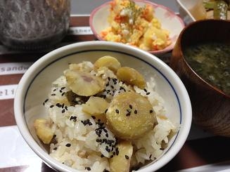 我が家のシンプル栗ごはん★砕けた栗で食べやすい!!