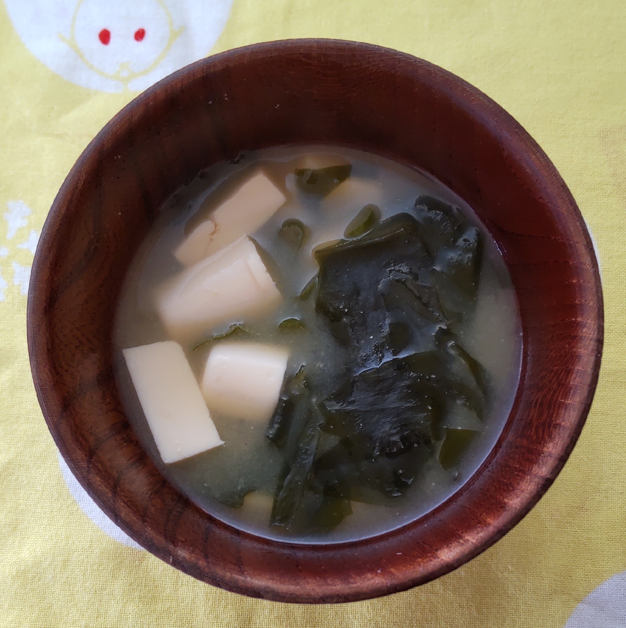 お豆富と乾燥わかめのお味噌汁♪