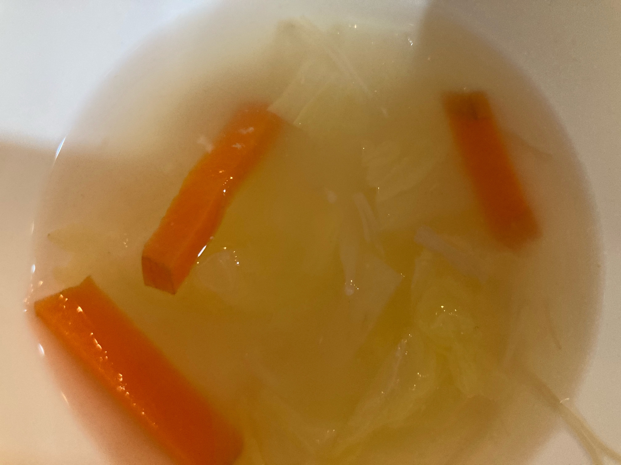 白菜と人参の塩スープ