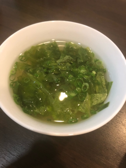 サラダ菜と鶏団子と春雨のスープ