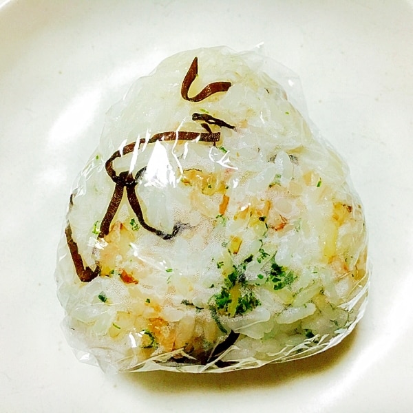 おにぎり おかかと青のりと塩昆布 レシピ 作り方 By おこのみっちゃん 楽天レシピ おにぎり おかかと青のりと塩昆布 レシピ 作り方 By おこのみっちゃん 楽天レシピ