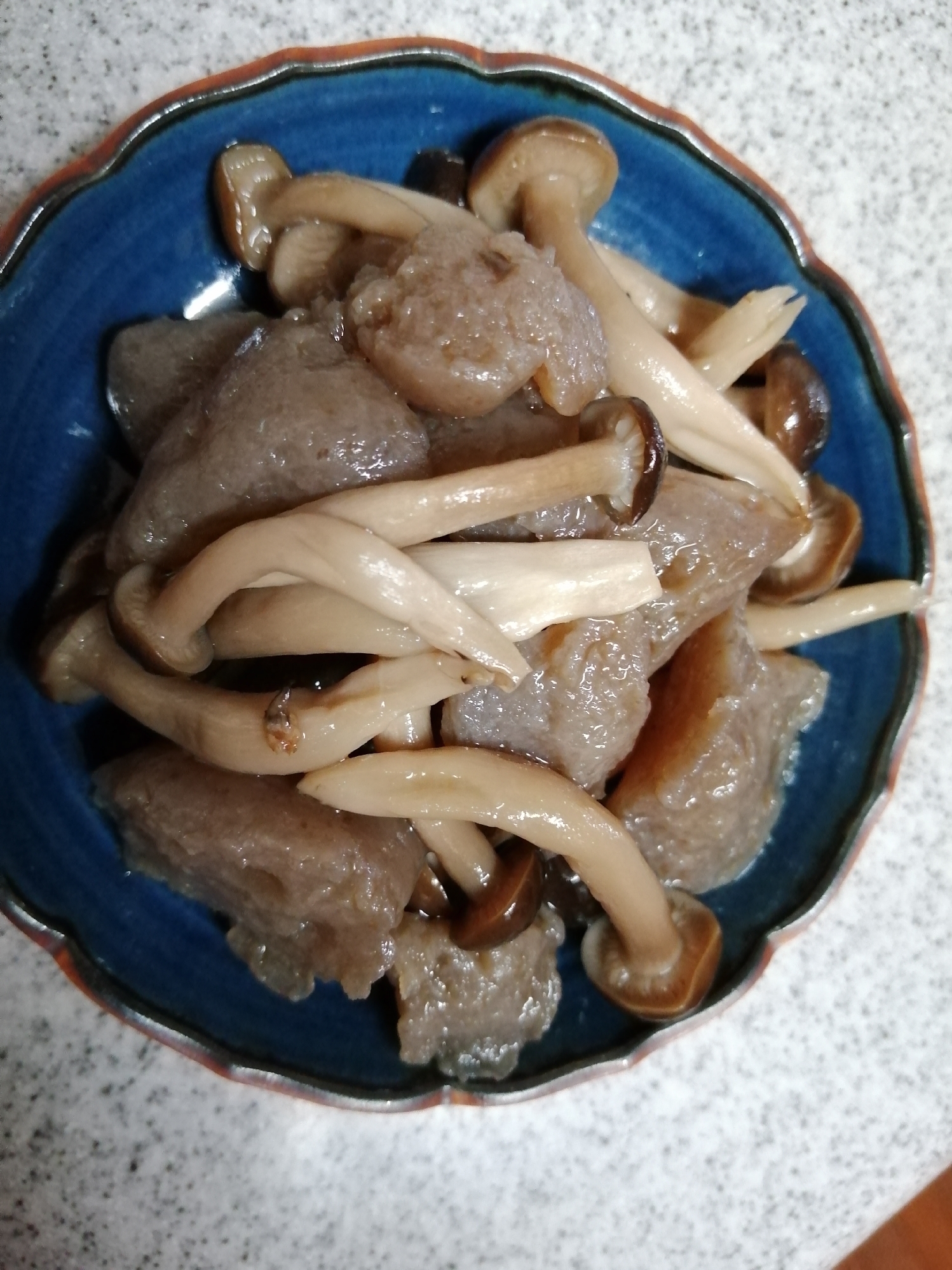 こんにゃくとぶなしめじの煮物