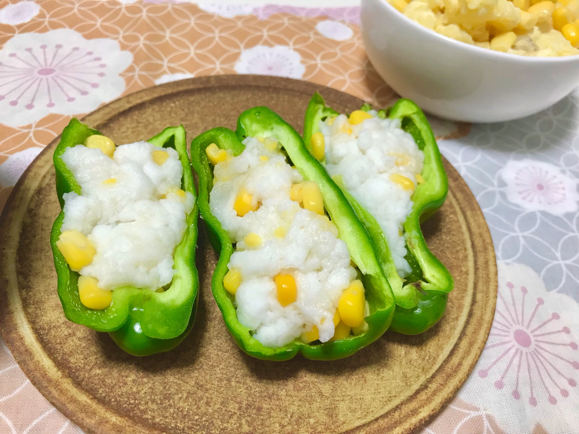 電子レンジで作るピーマンのはんぺん詰め