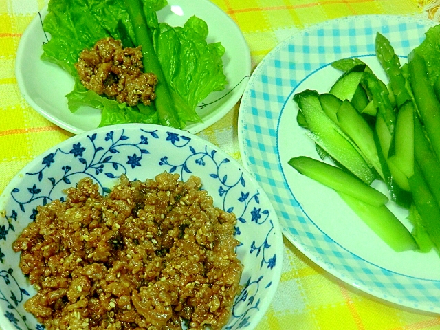 野菜たっぷり韓国風肉みそと一緒に