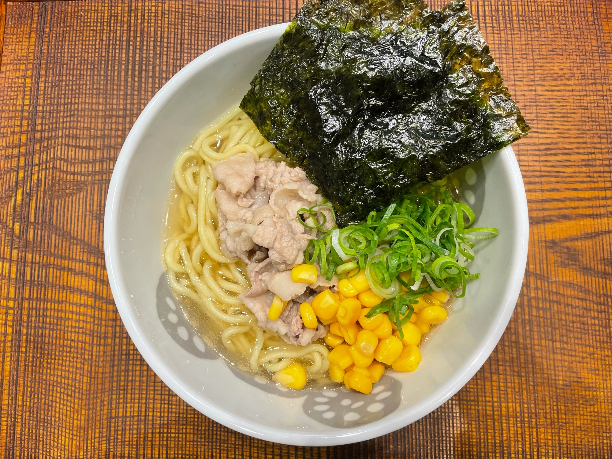 ややさっぱり！塩肉ラーメン