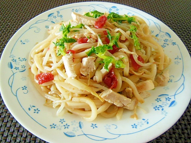 ゆで鶏と大根菜の梅うどん♪