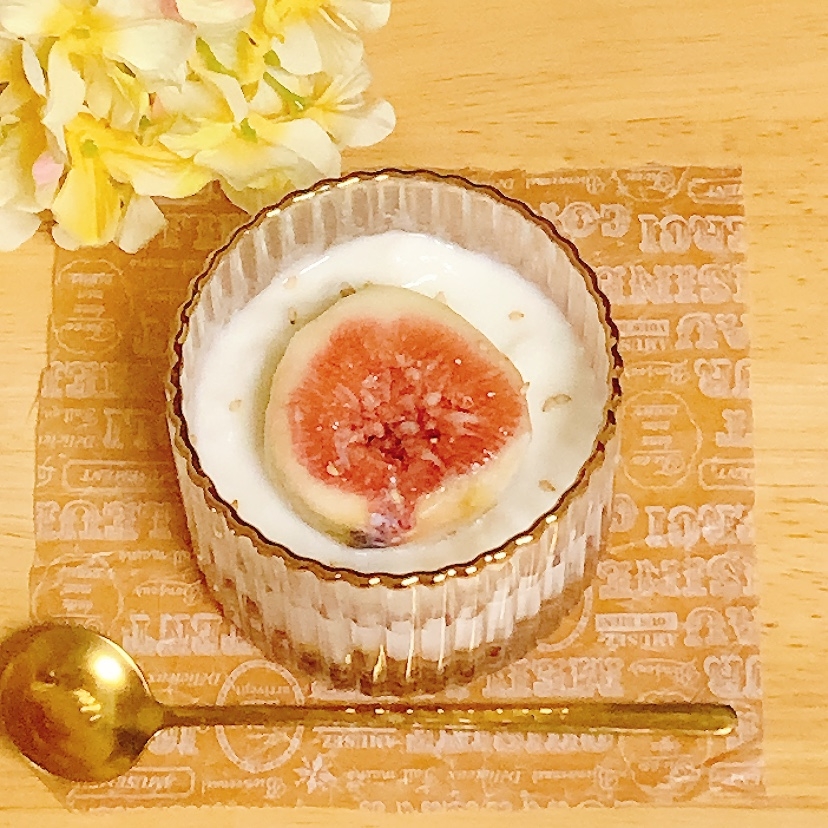 いちじくの種ꕤヨーグルト