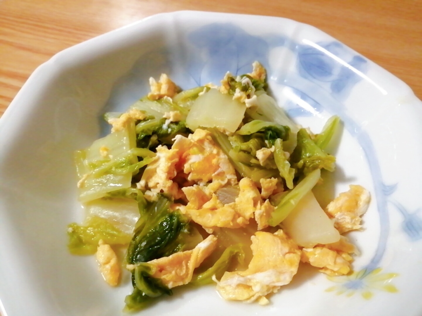 白菜大量消費☆白菜と卵のコンソメ醤油炒め