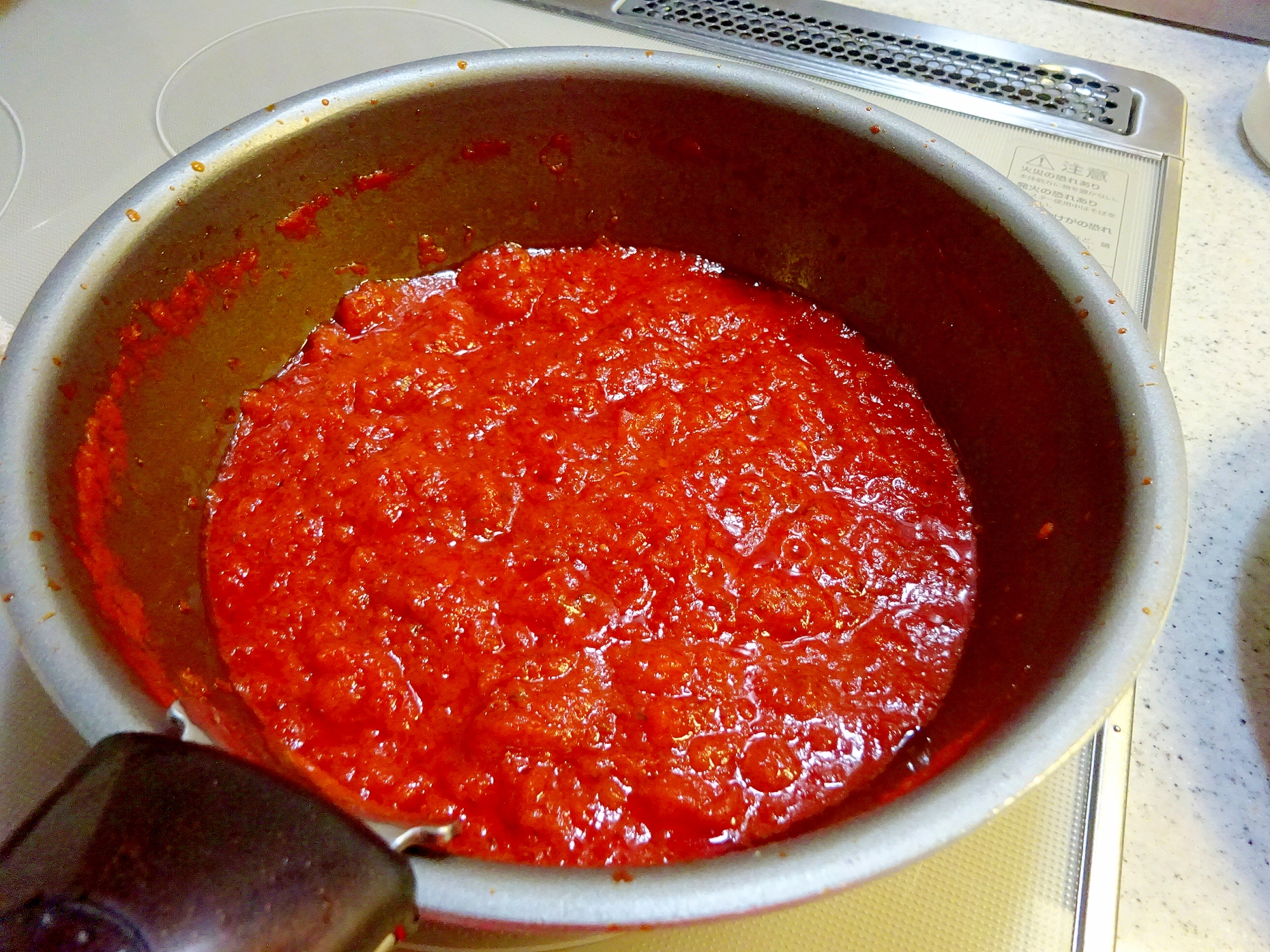 ■１０分で..トマト缶煮詰めてピザソース