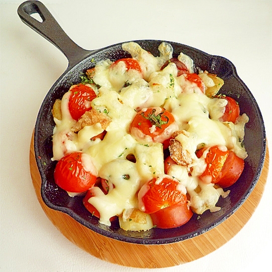 フランクフルト&ポテトのトマトチーズ焼き