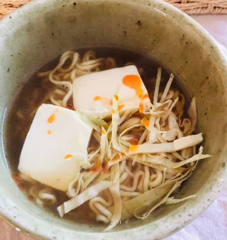 絹豆腐とキャベツのラー油醤油ラーメン