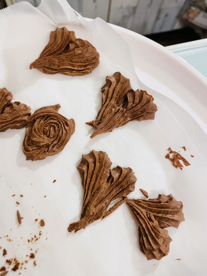 中学生の息子が作りました（初めてのお菓子作り）
ハートの形は難しかったようです笑
慣れるとマシなハートが出来るようになりました！
あっさりホロホロ美味しかった！