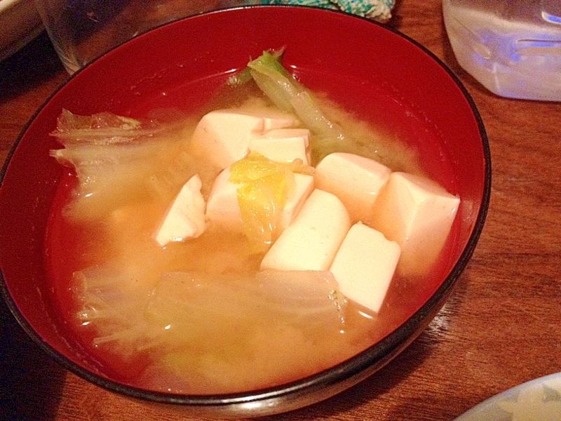 白菜と豆腐の味噌汁