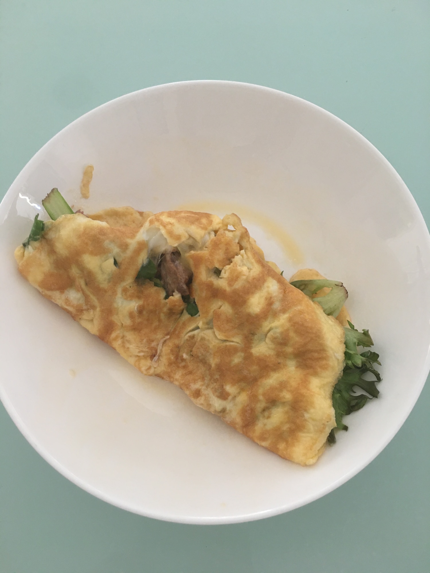 ステーキとミックスサラダ入りオムレツ レシピ・作り方 by Jinka