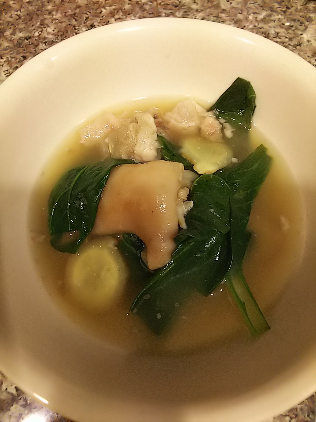 豚足と小松菜のコラーゲンスープ
