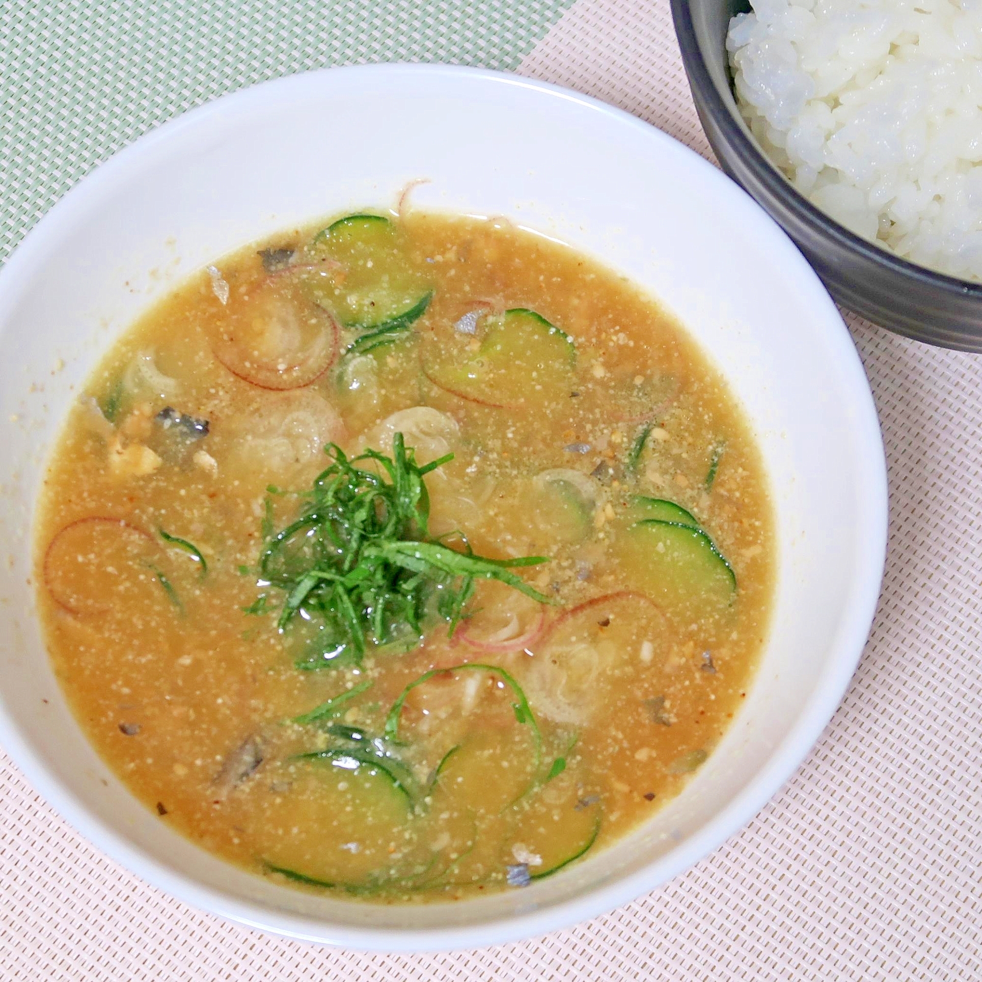 味噌味のサバ缶（鯖の缶詰）で冷汁風☆お手軽