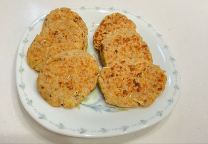 鮭缶使いたくて作りました。1歳と3歳の子供がパクパク食べていました。またリピートします！