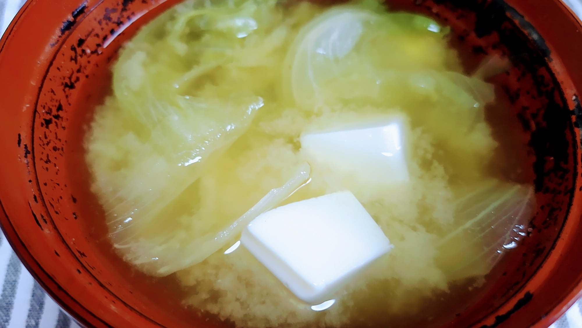 レタスと豆腐のお味噌汁