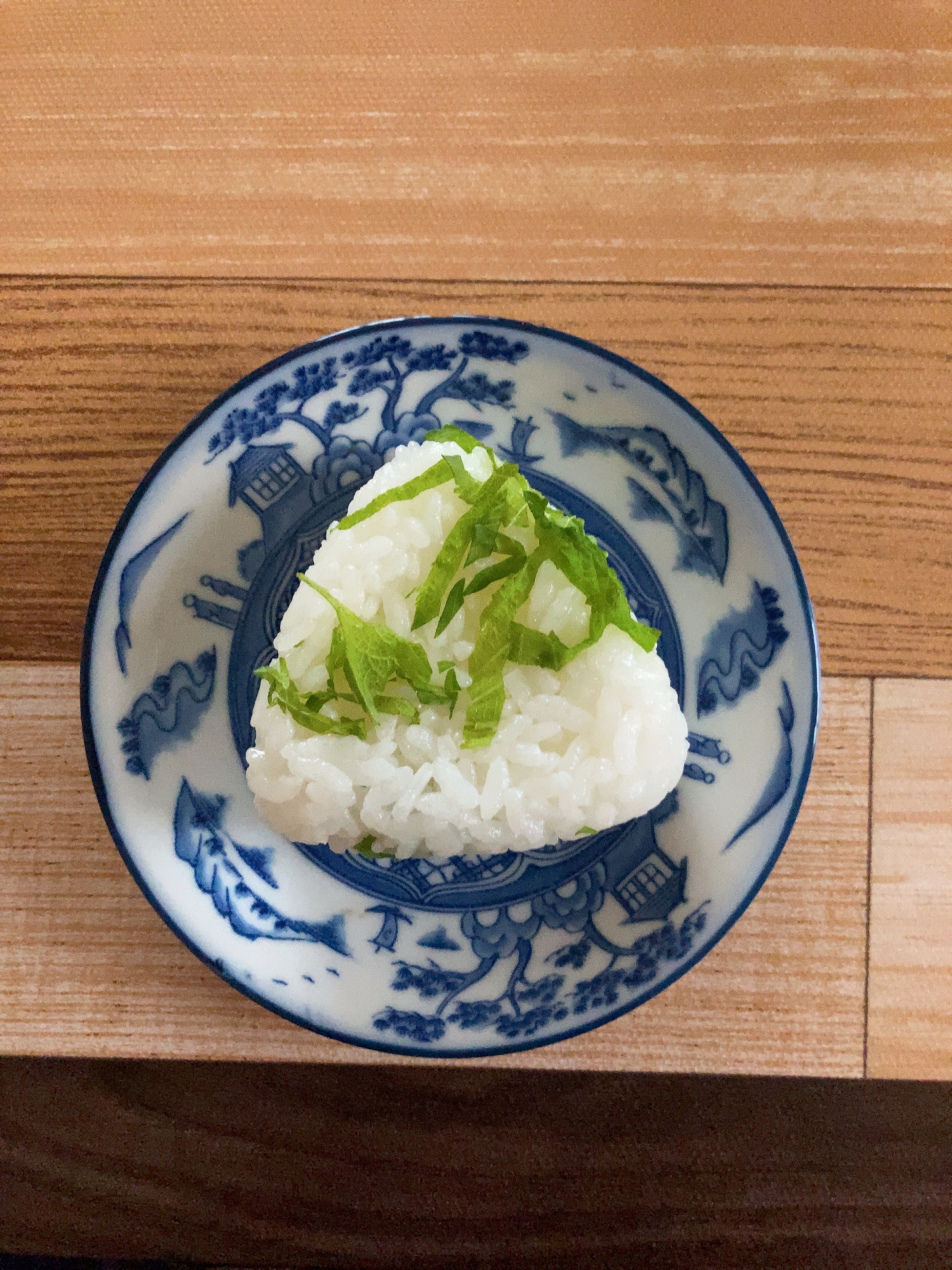 お弁当に！刻み大葉とごま沢庵のおにぎり