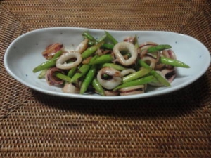 イカとミニアスパラのバター醤油炒め