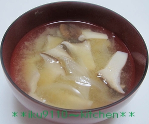 エリンギと玉ねぎのお味噌汁 レシピ 作り方 By イク9110 楽天レシピ