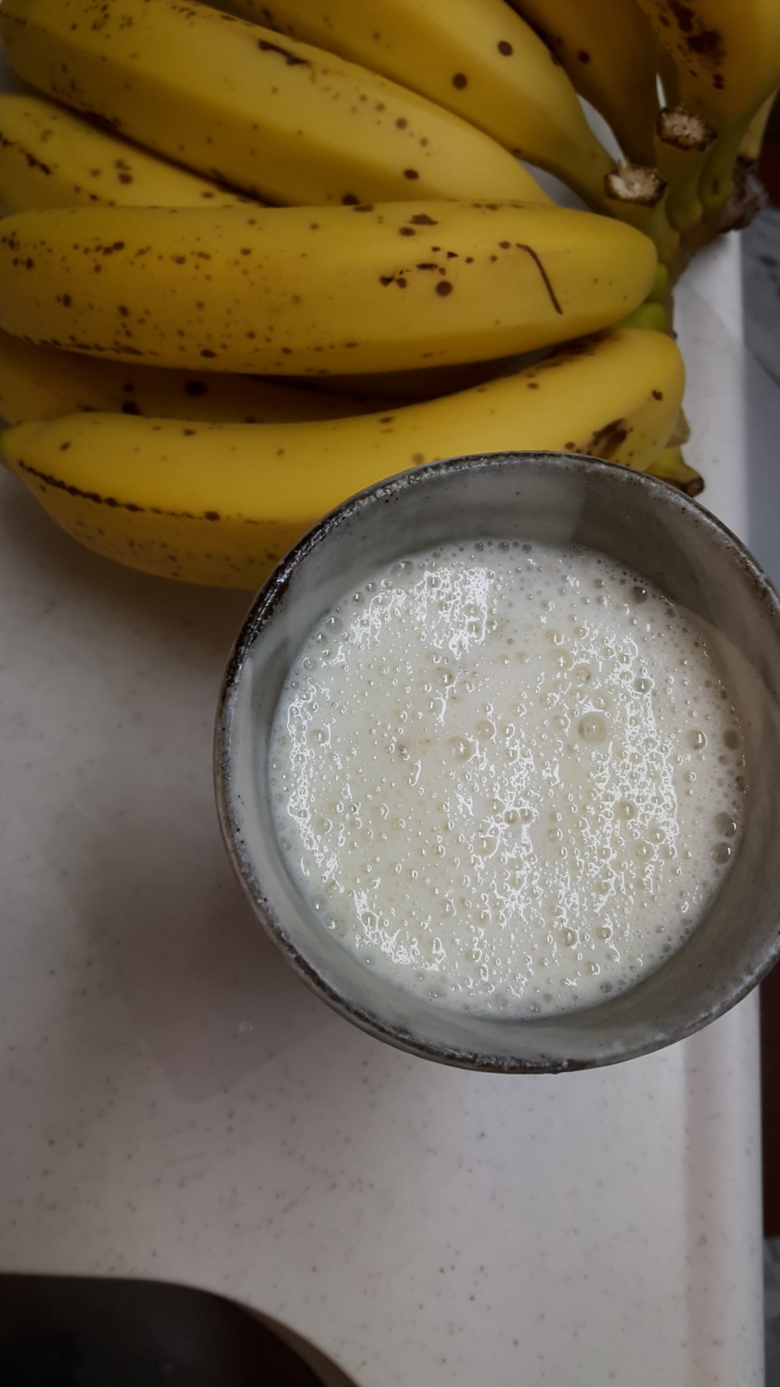 簡単すぎ(^^)　一番シンプルなバナナミルク♪