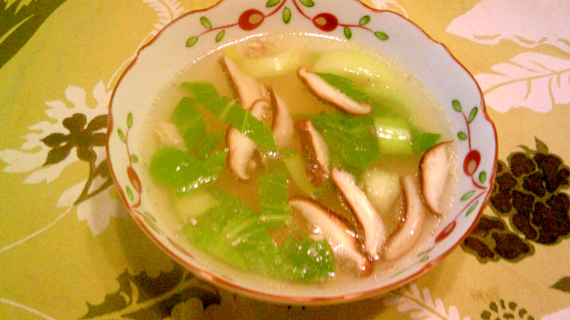 青梗菜・椎茸で、シンプル中華スープ
