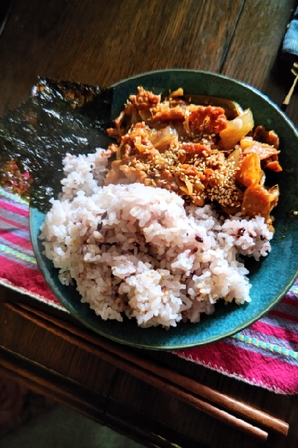 コチュジャンが余っていたので
簡単レシピを探してエリンギも入れて
作ってみました(⁠•⁠‿⁠•⁠)
十五穀米大盛りで韓国のりと一緒に
もりもり美味しかったです