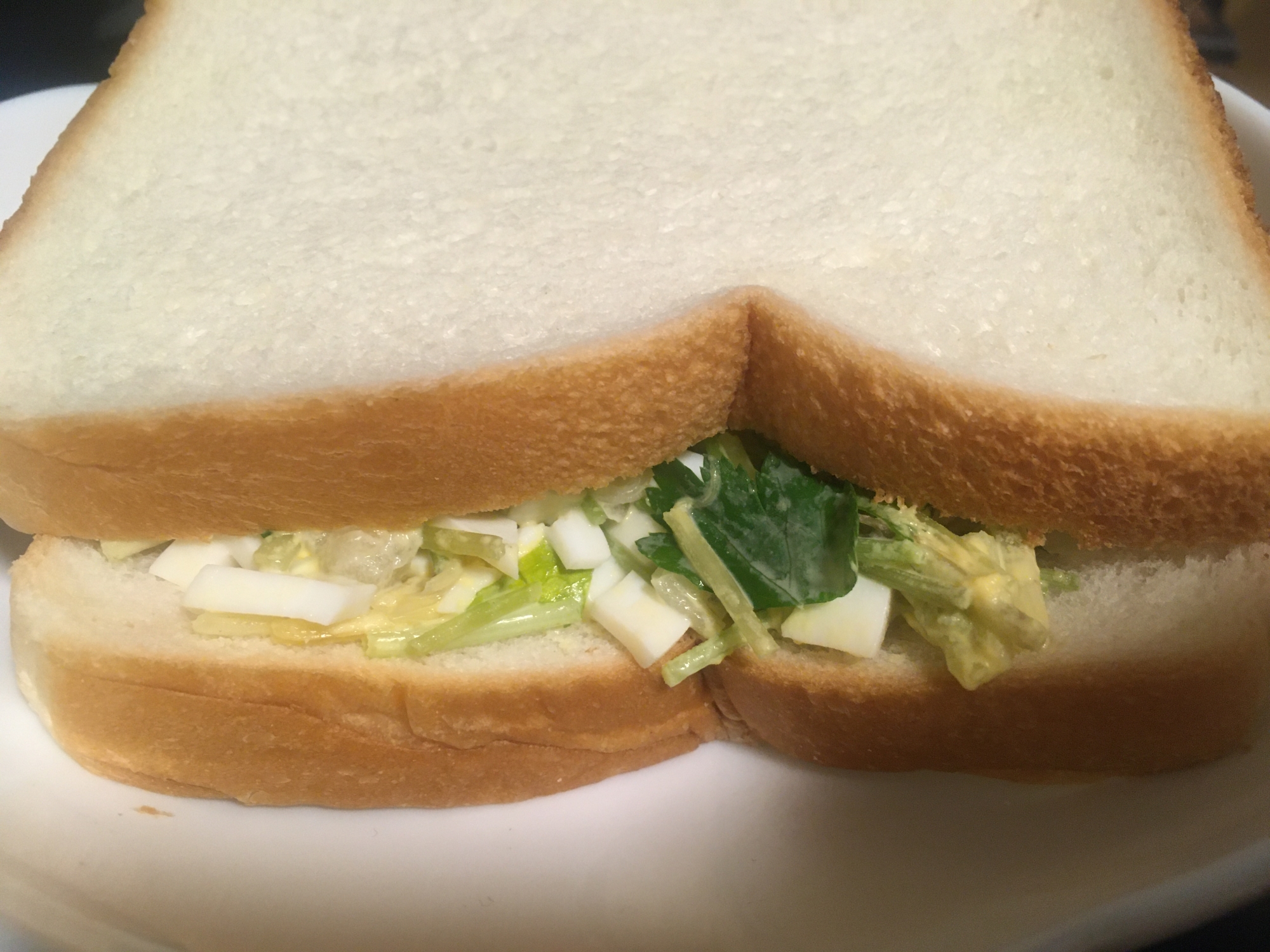 白菜の浅漬けと三つ葉の卵サンド