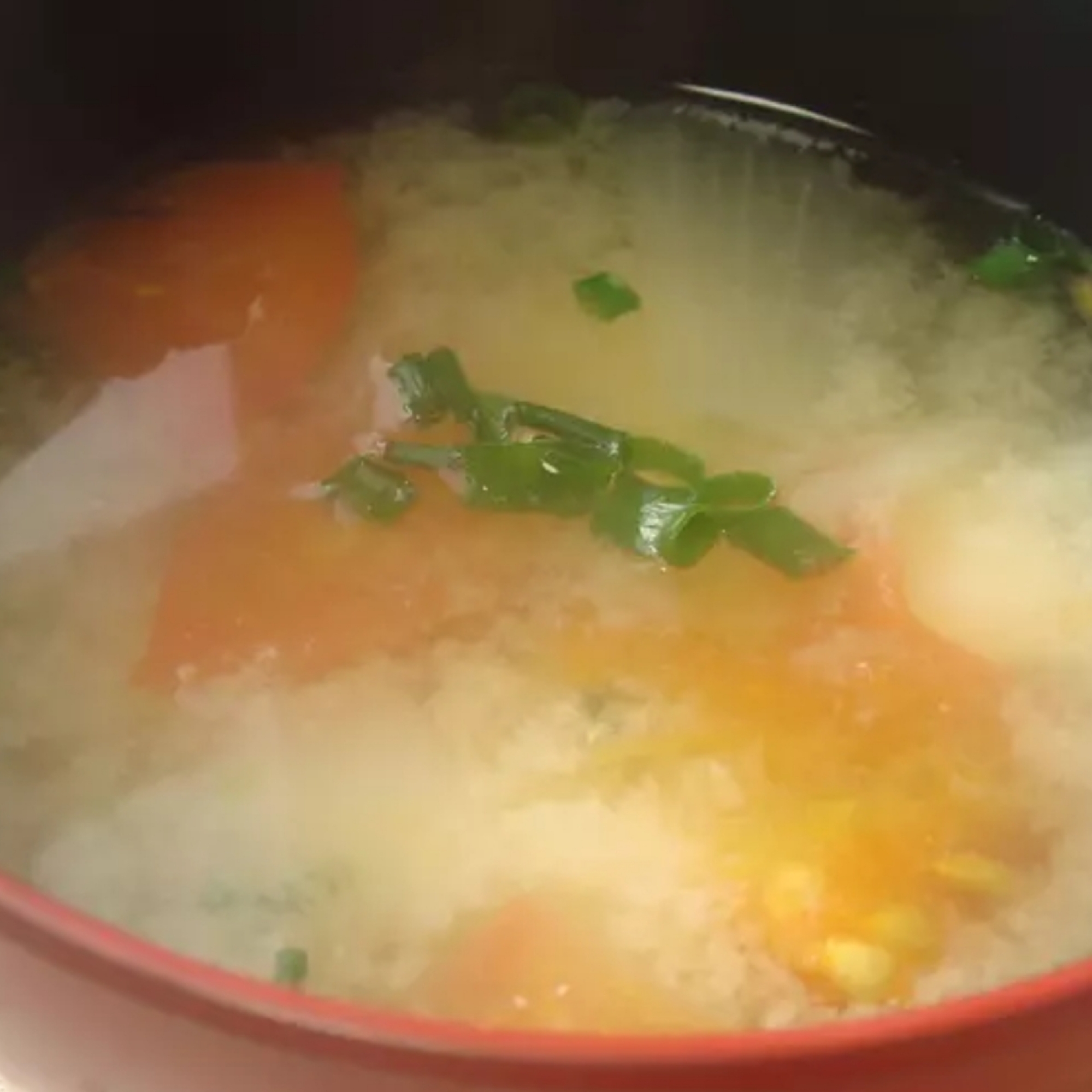 トマトと豆腐のみそ汁