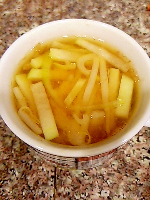 玉ねぎと生姜のあごだし米ぬかお味噌汁