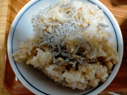 ごま油が香る♪釜揚げしらすご飯