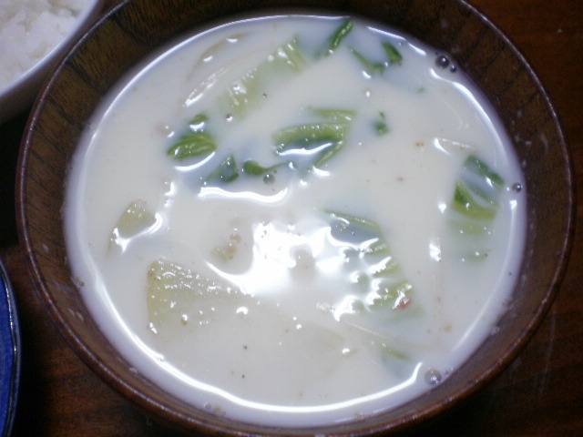 大根と白菜の豆乳味噌汁