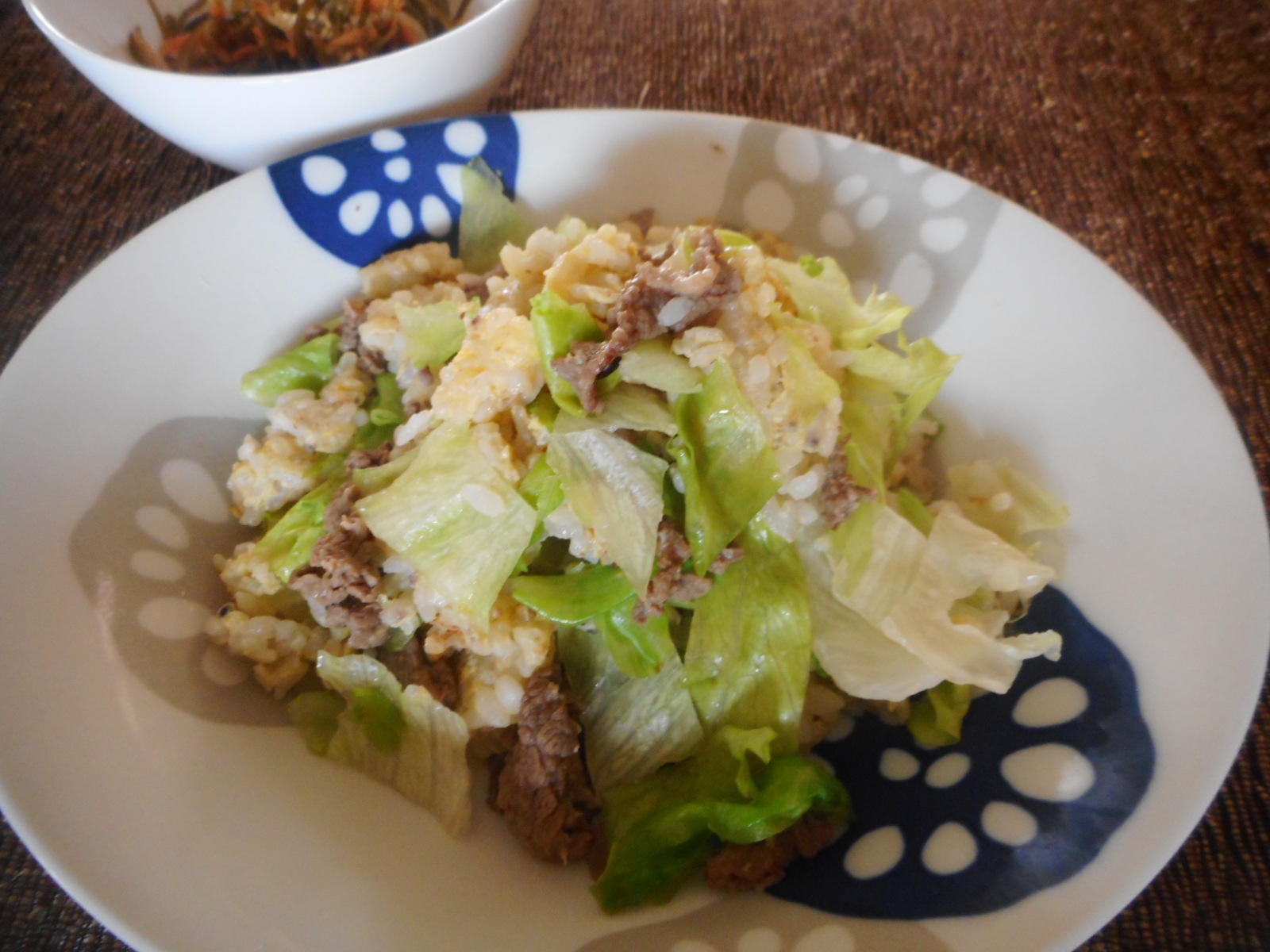 牛肉とレタスのチャーハン