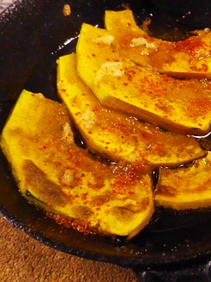 グリルパンで、焼きかぼちゃの酢醤油がけ