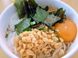 寒い日の昼は　あったかたぬきそば