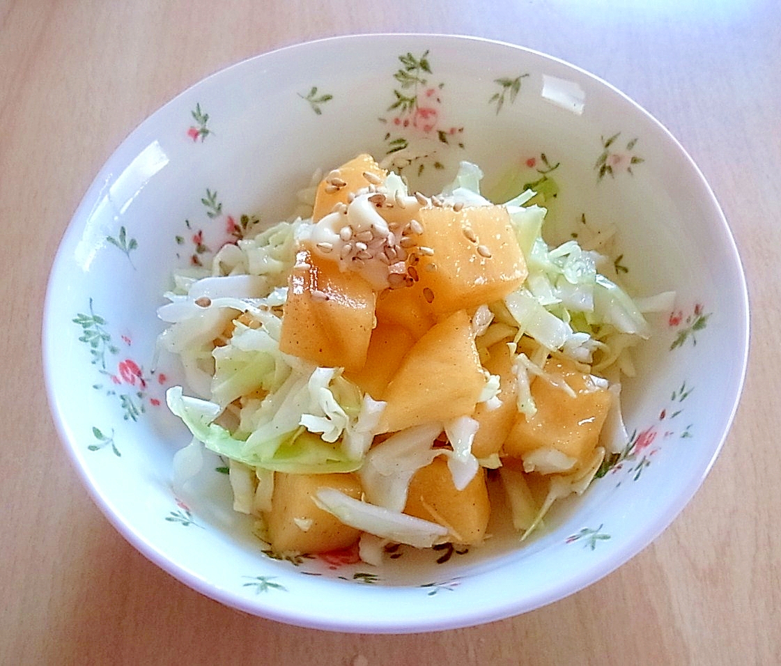 キャベツと柿の塩麹サラダ