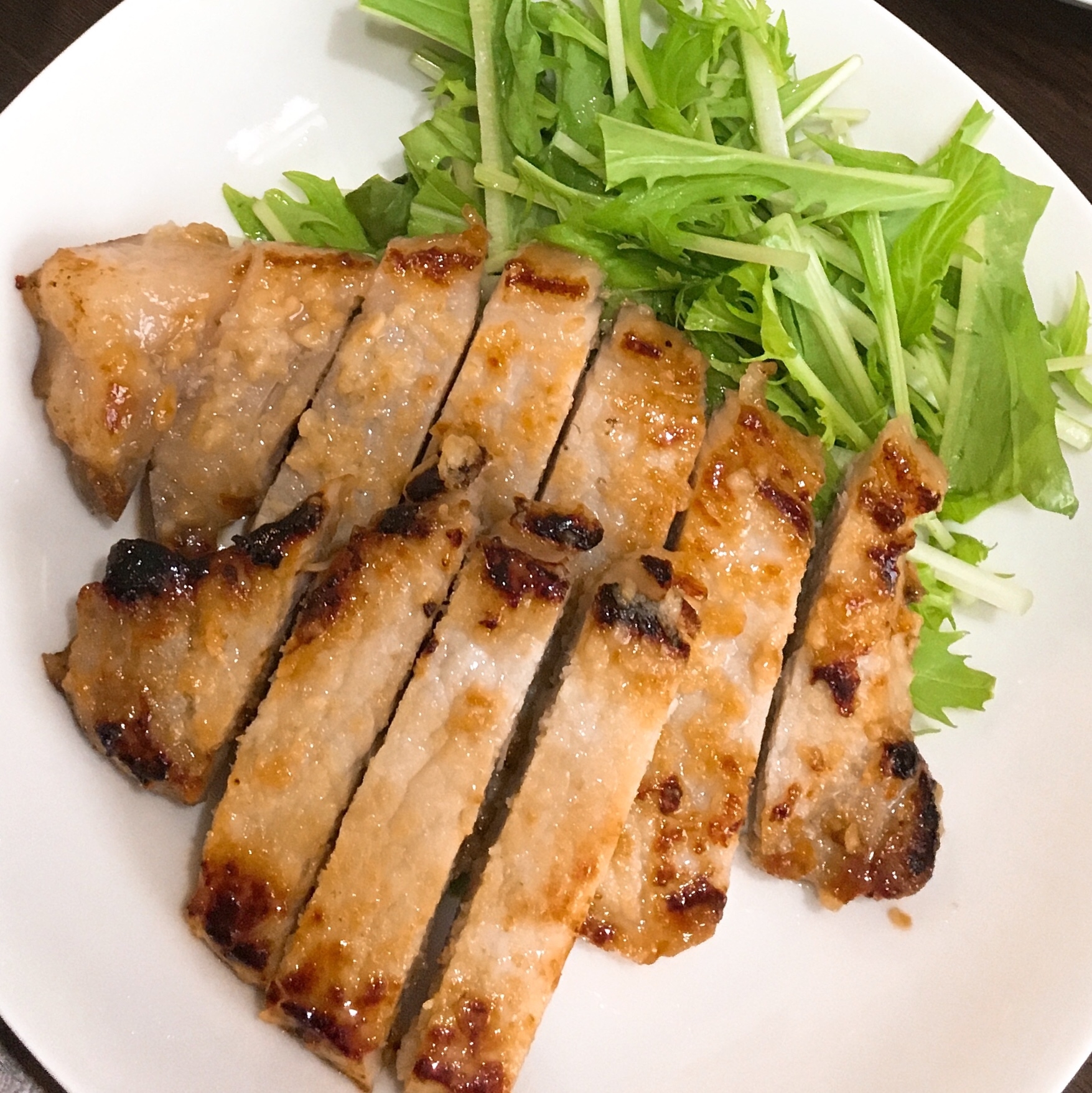 味付けは塩麹だけ 焼くだけ 豚ロース塩麹焼き レシピ 作り方 By Akaringo 楽天レシピ