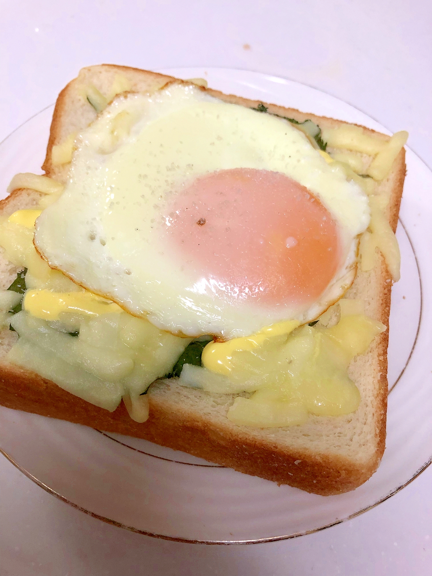 大葉と卵のチーズトースト
