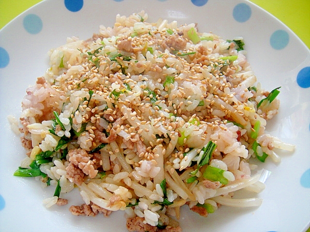 もやしとニラひき肉のうま塩チャーハン