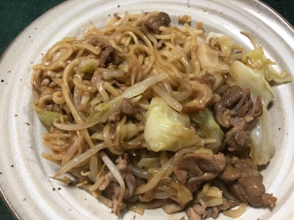 麺ともやしを先に炒めて　三食入り焼きそばを美味しく