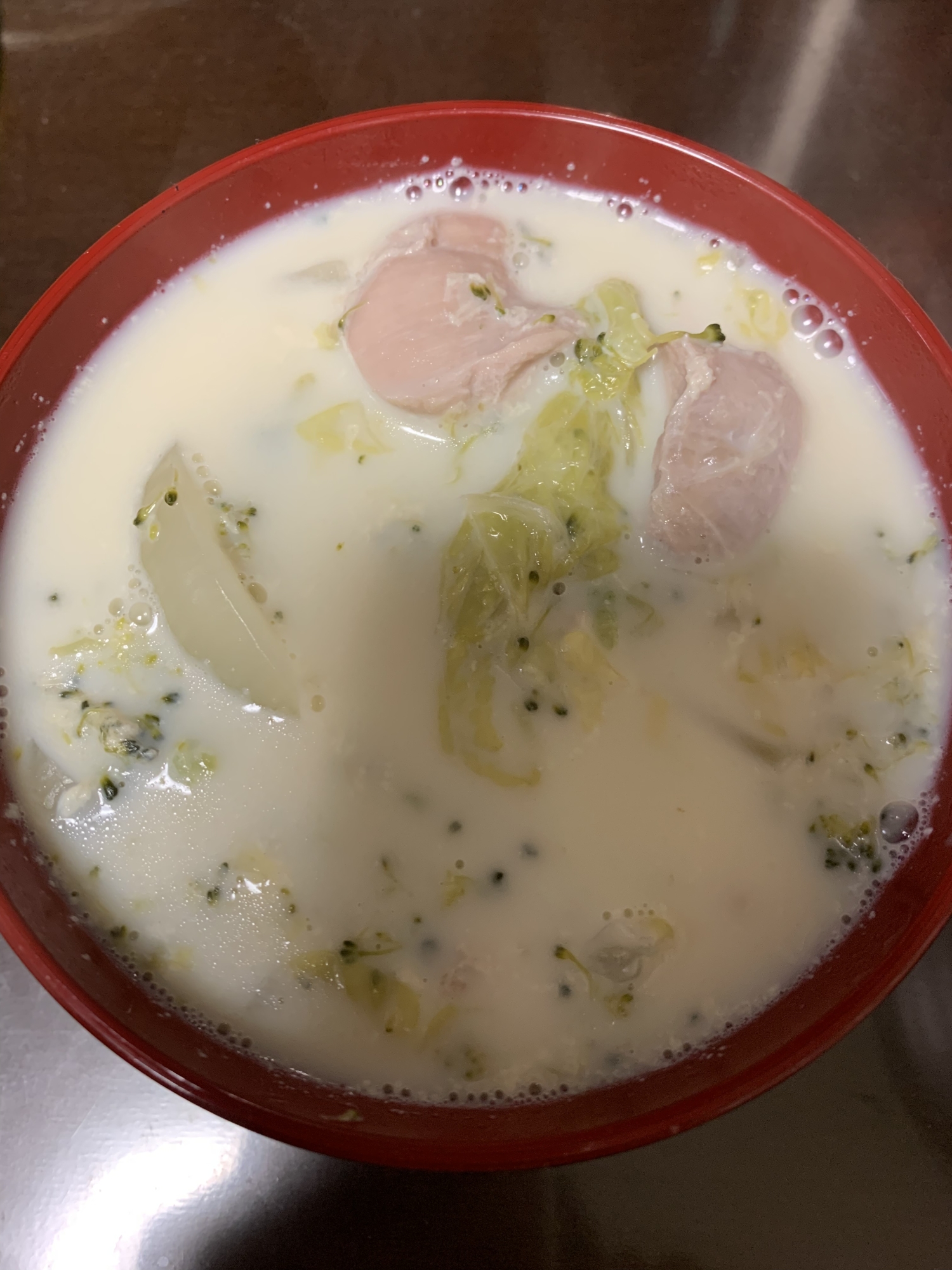 鶏肉入り豆乳スープ