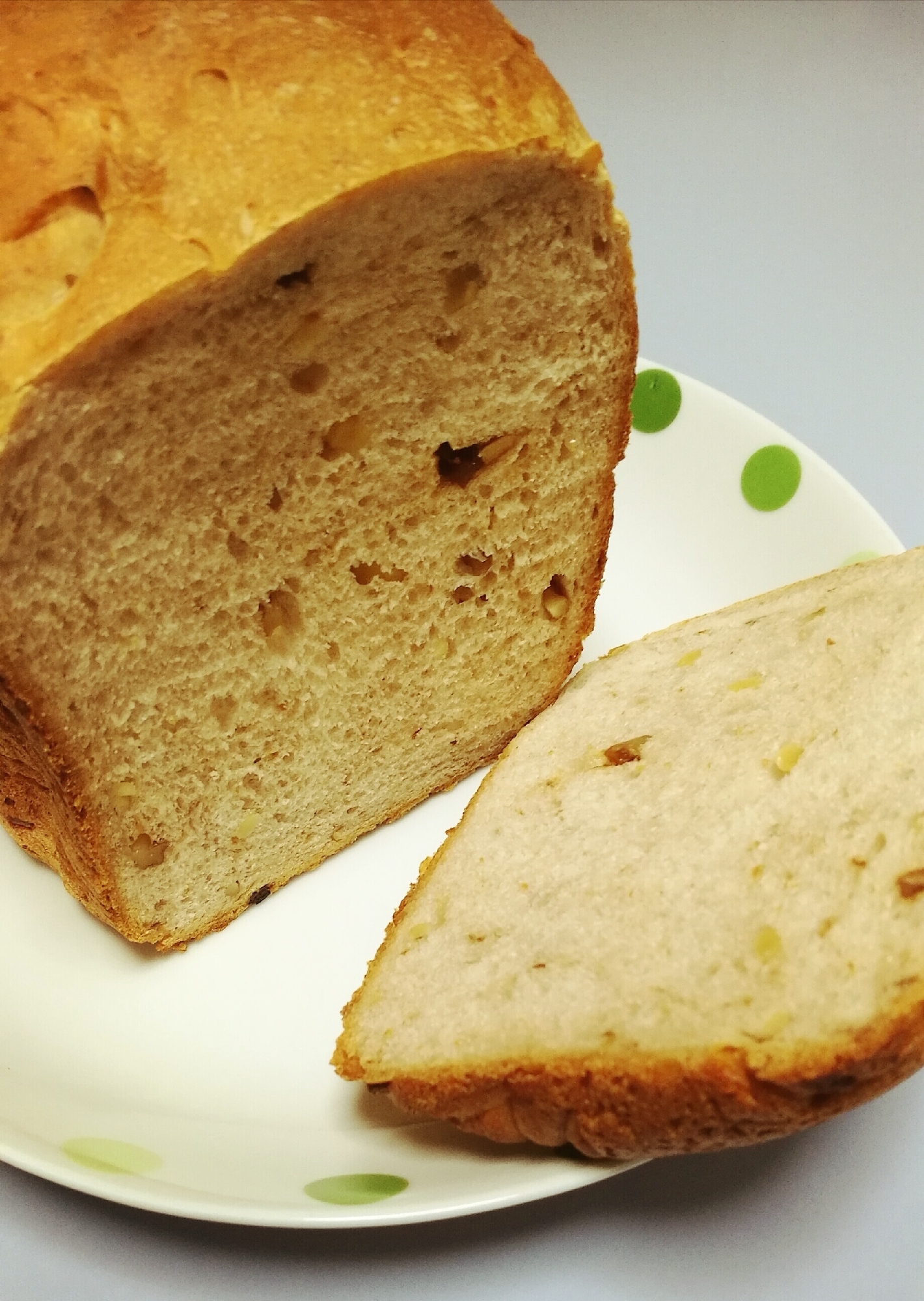 ☆HBで簡単☆クルミ&レーズンのモチフワ食パン♪