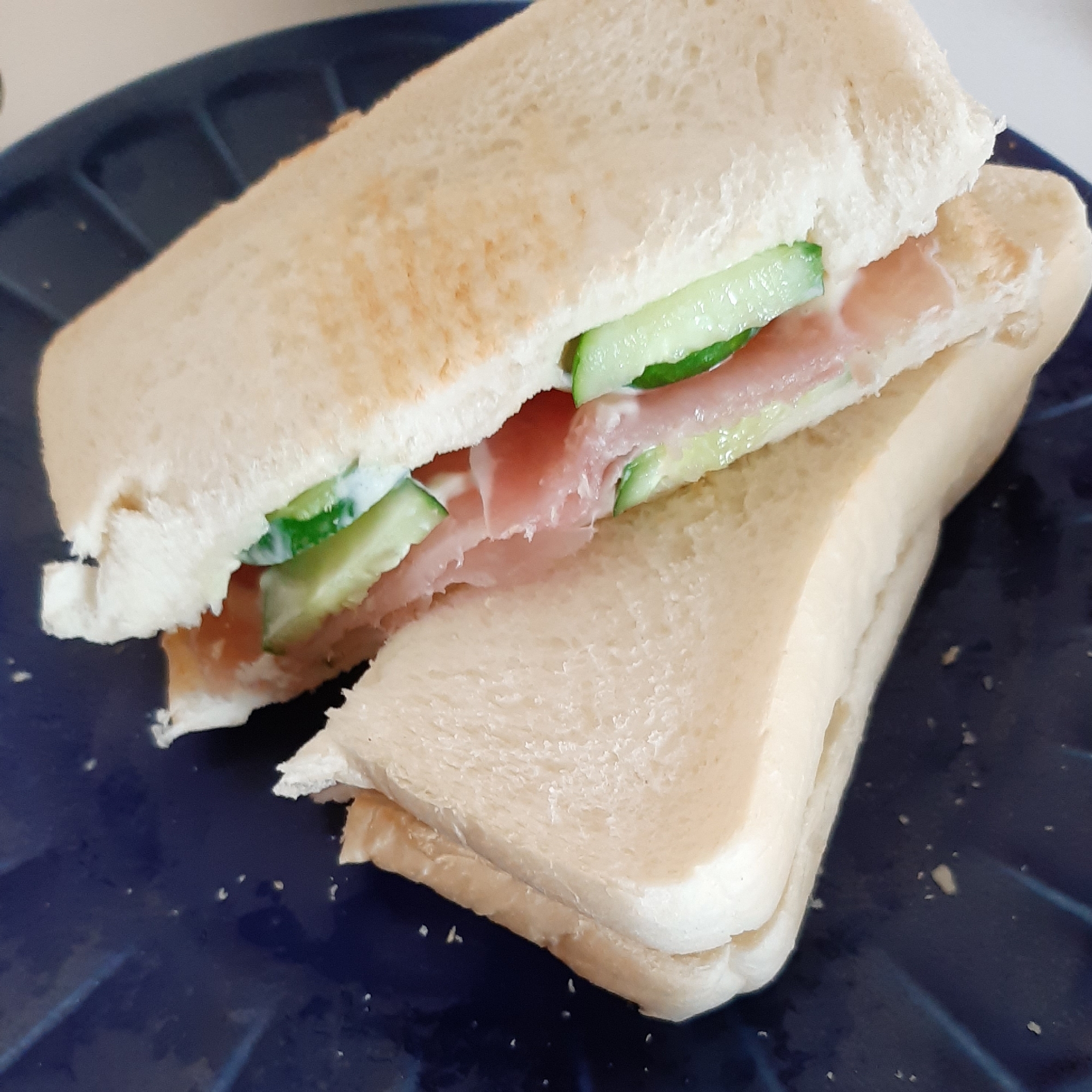 ｢簡単｣　きゅうりと生ハムのサンドイッチ