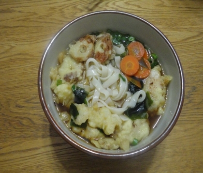主人がお昼に作りました。
私にはめんどくさくて出来ない天ぷらもわざわざ揚げました。
おいしそうで横目で見てました。私は別の簡単うどんです。
次回は私も食べたい！