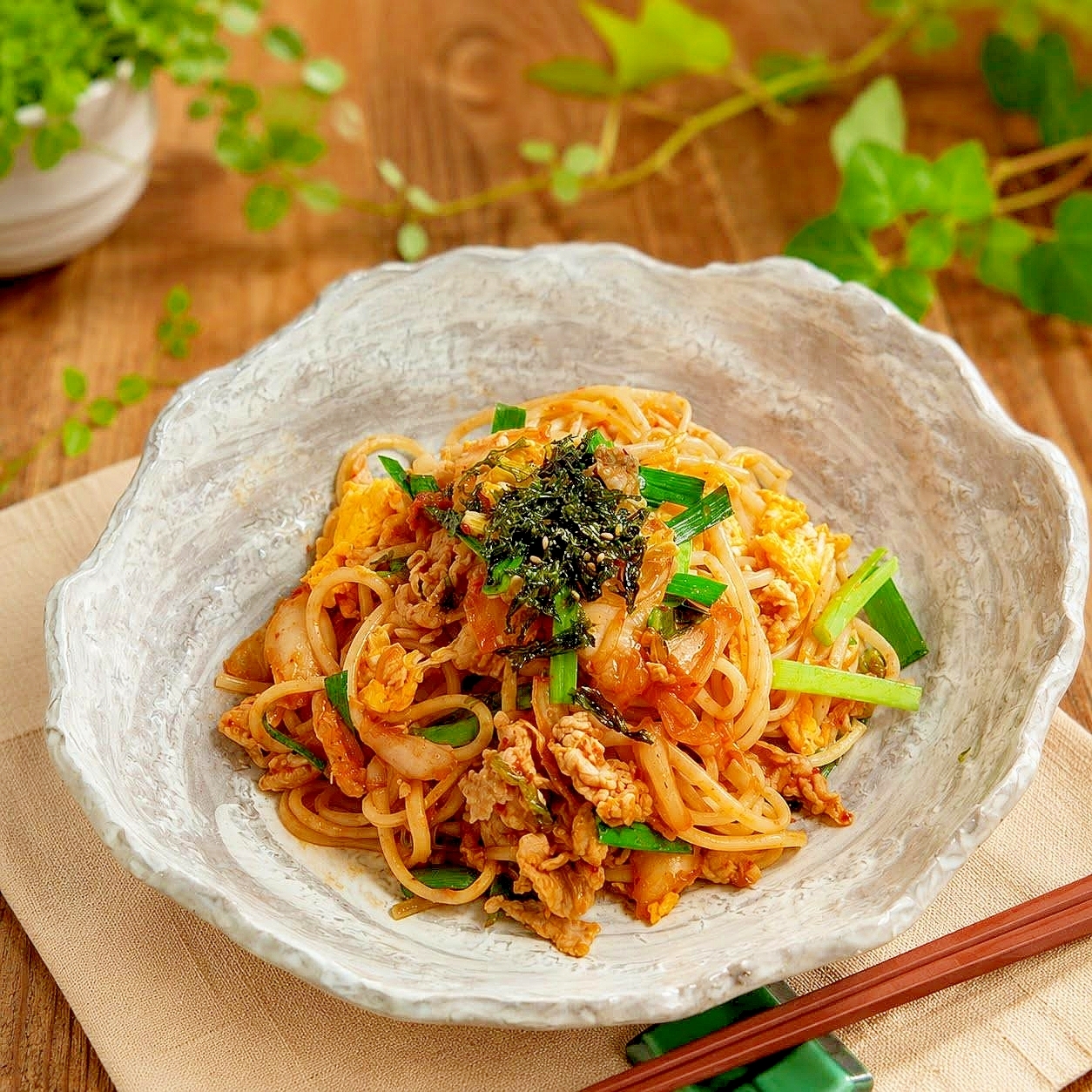 細麺だから具材と絡む！豚肉とニラのひやむぎ炒め