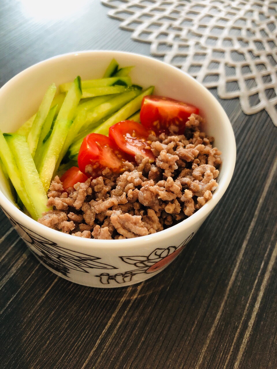 【火不要で100円以下丼】中華風そぼろ三色丼