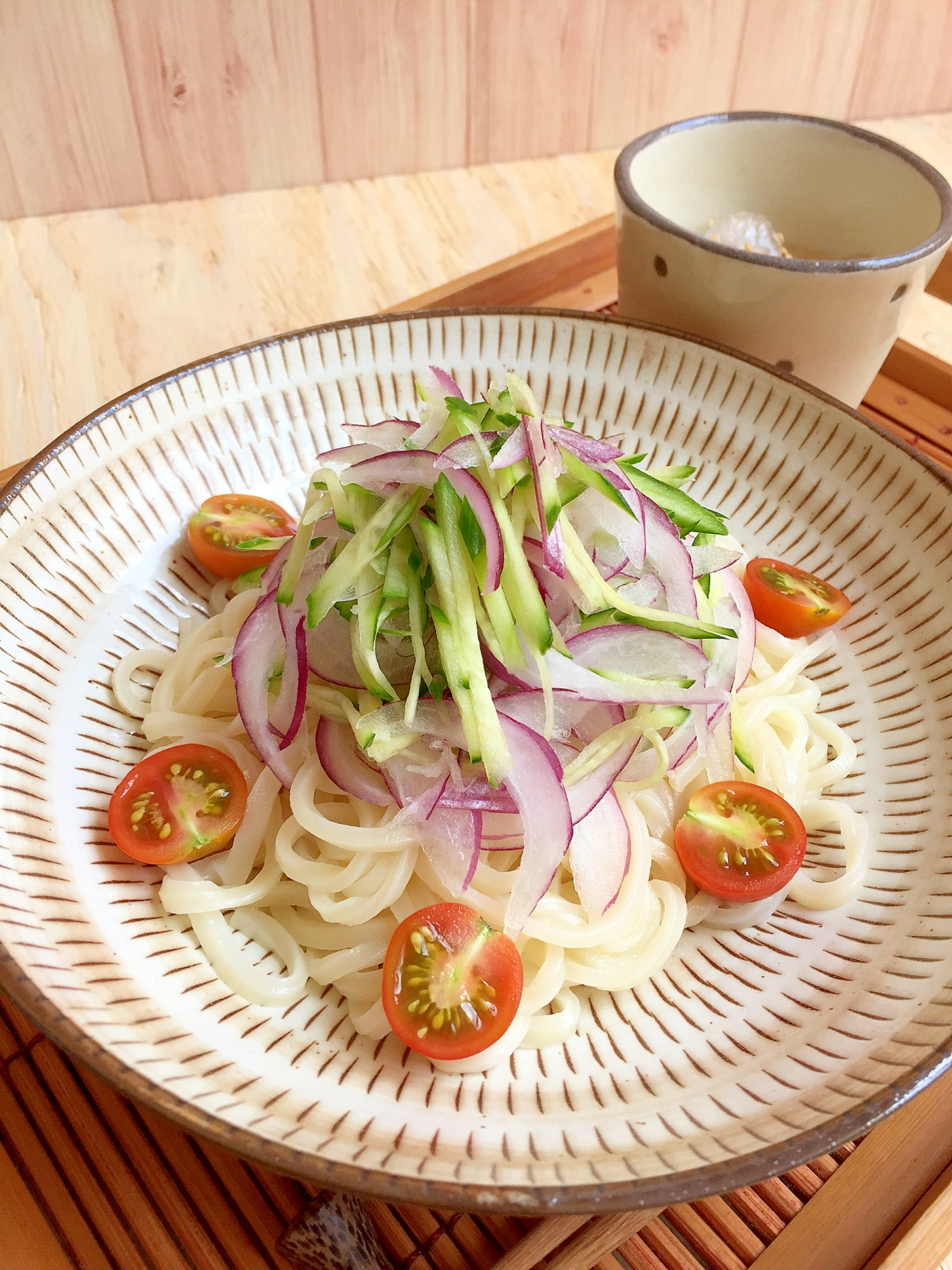 火を使わずに簡単♪レンチン冷やしサラダゴマうどん