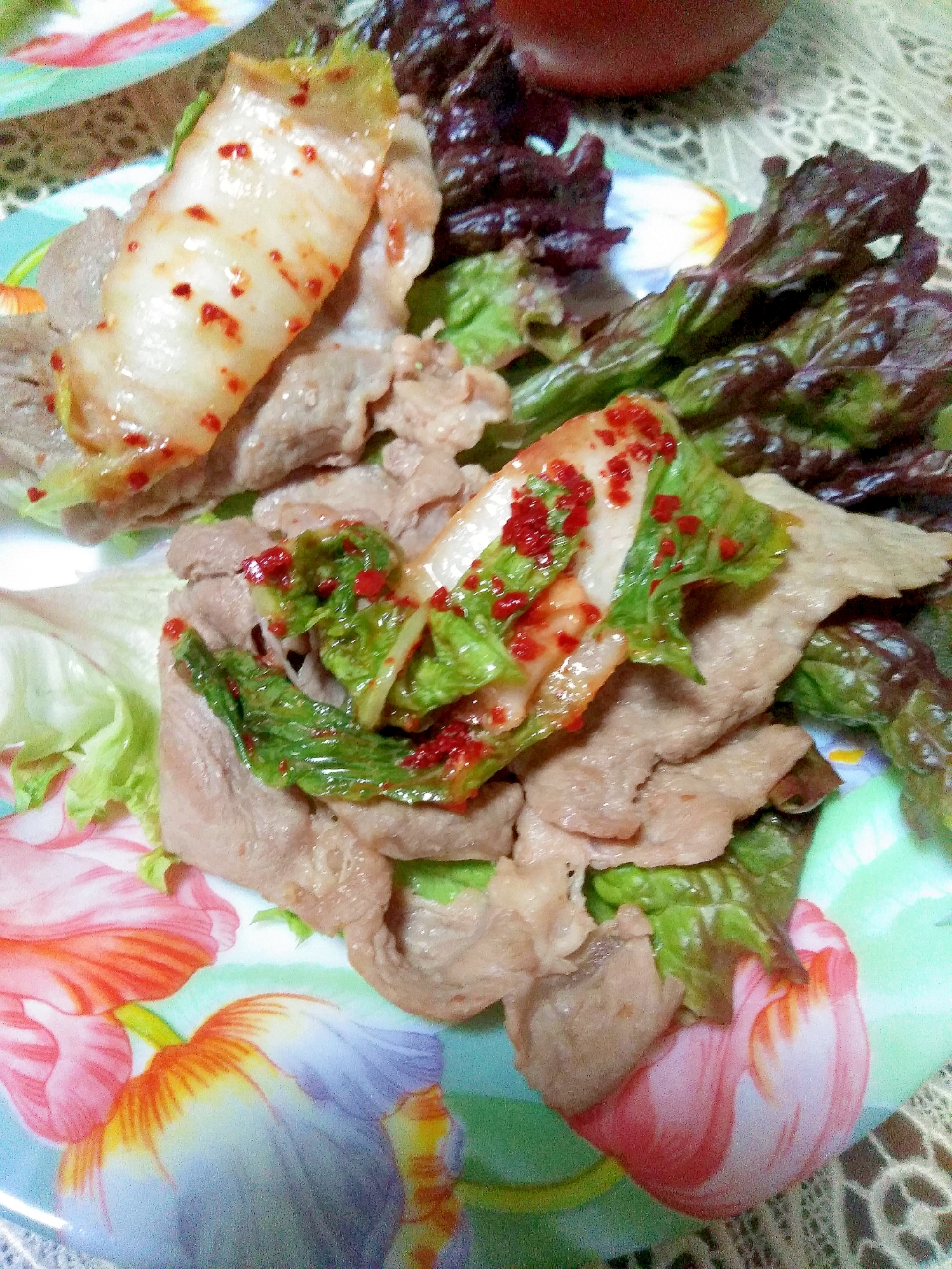 豚ロース肉とキムチのサニーレタス巻