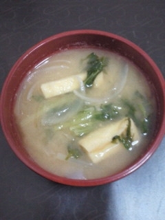 玉葱と水菜のお味噌汁